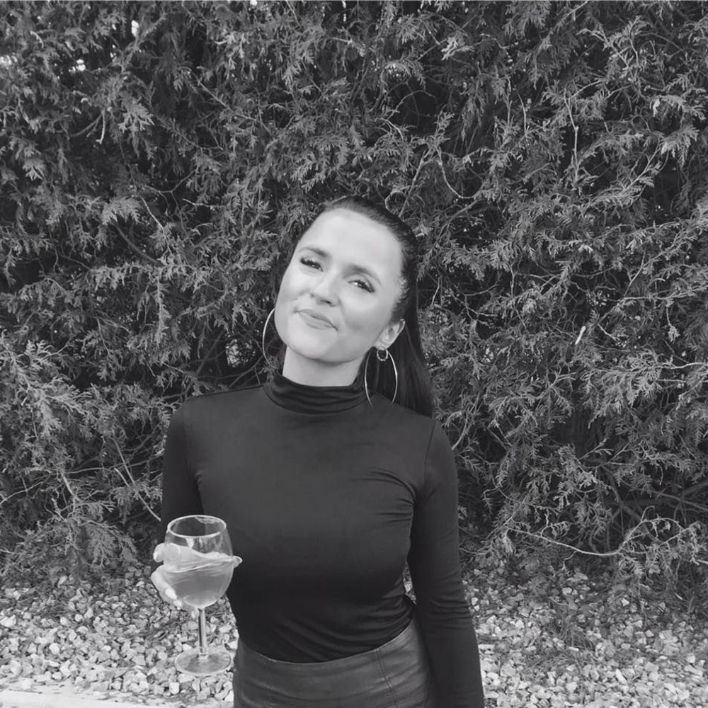 Meet your Posher, Lhénia